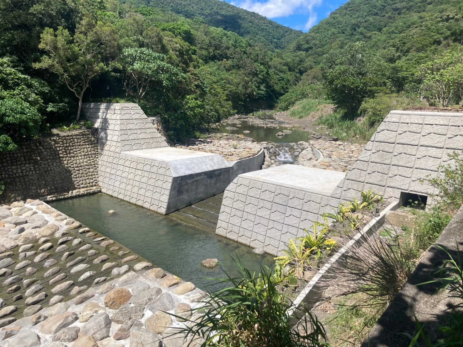 雙流遊樂區防砂壩改善結合生態友善措施 減輕河川生態阻隔